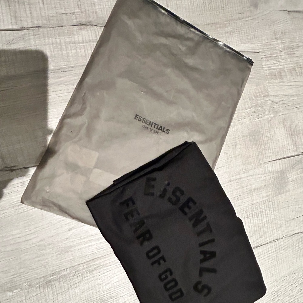 Essential fear of god Men’s shirt (baggy fit)